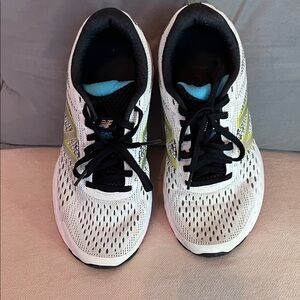 New Balance Abzorb 680 E Women’s White and Yellow Athletic Sneakers 7.5